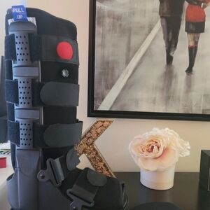 Brace Direct Air CAM Walking Fracture Immobilizer Boot Tall Size Medium- NEW
3 f